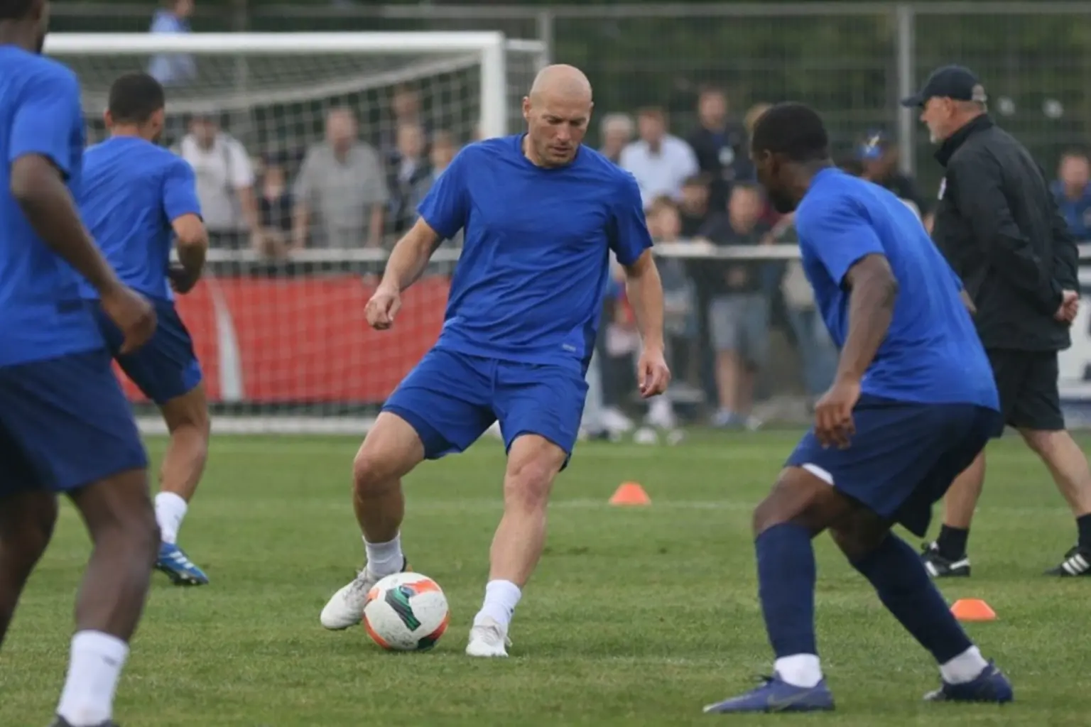 Zinedine Zidane reprend les Bleus, son style reste intact